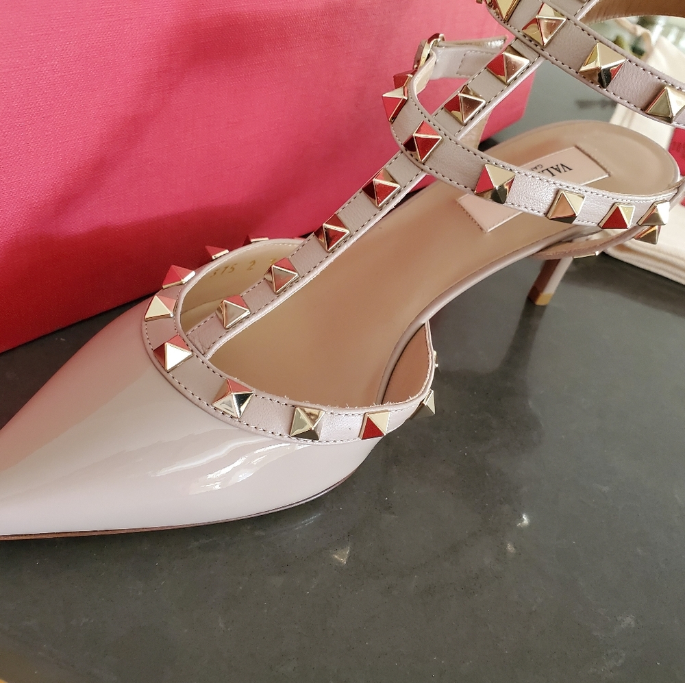 BNIB sz 38 Rockstud Cage Pumps 65mm Patent Poudre